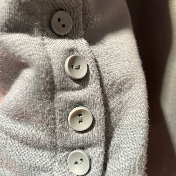 Gymshark cropped hoodie. - Picture 2 of 3